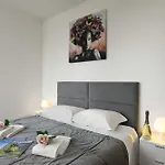 Santi Apartment Few Min From Lake - Happy Rentals